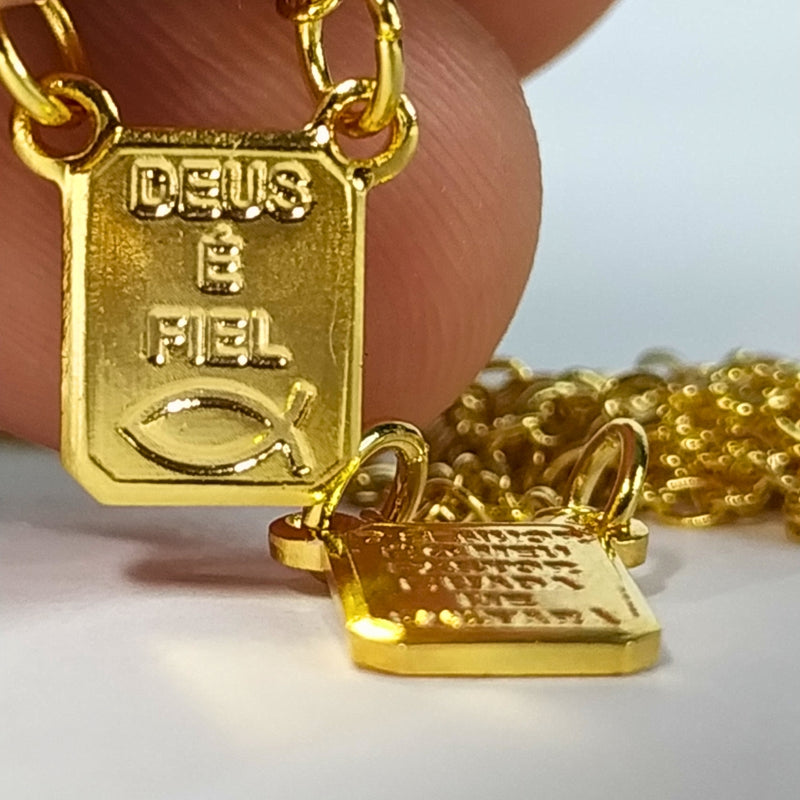 Escapulário Deus é Fiel com Frases Bíblicas Banhado a Ouro 18k